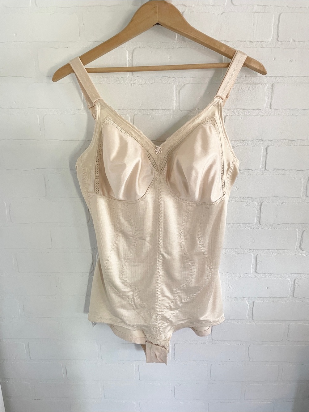 Playtex 18 Hour Vintage Shaping Bodysuit Support Control Beige Nude Size 40D
